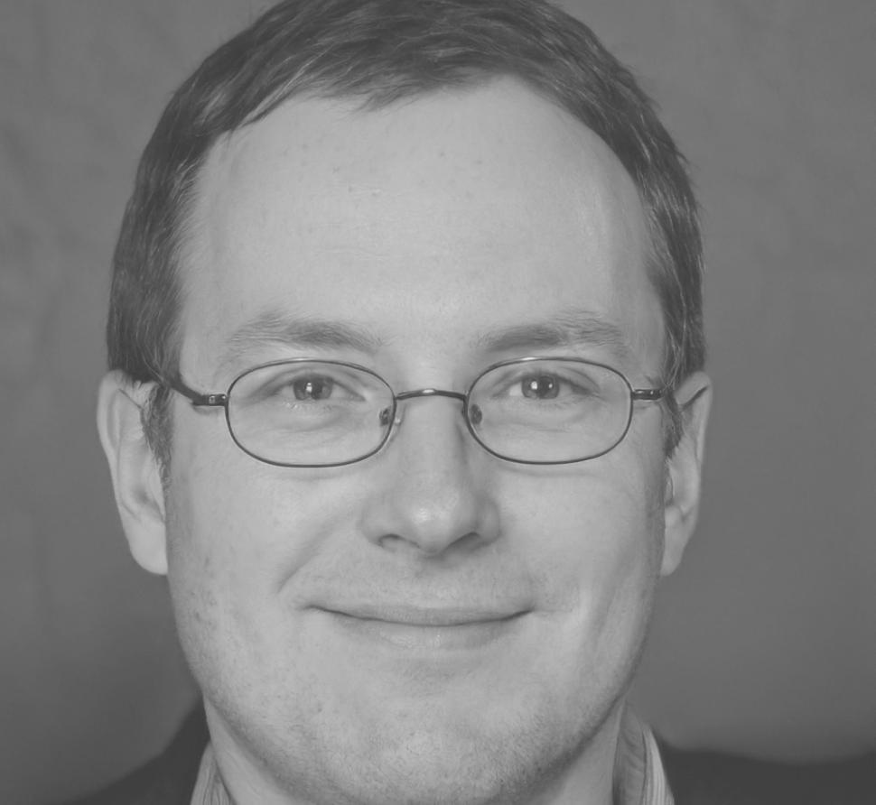 Retrato profesional de Adrián